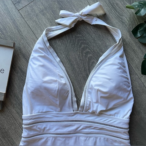 Gottex Finesse Halter One Piece Swimsuit in White. Size 10 - Picture 13 of 14